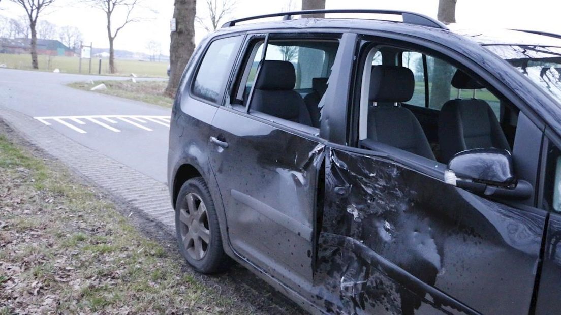 Brommerrijder naar het ziekenhuis gebracht na botsing met auto in Markelo