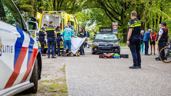 Wielrenner zwaargewond na aanrijding met auto in Soesterberg. Wielrenner zwaargewond na aanrijding met auto in Soesterberg.