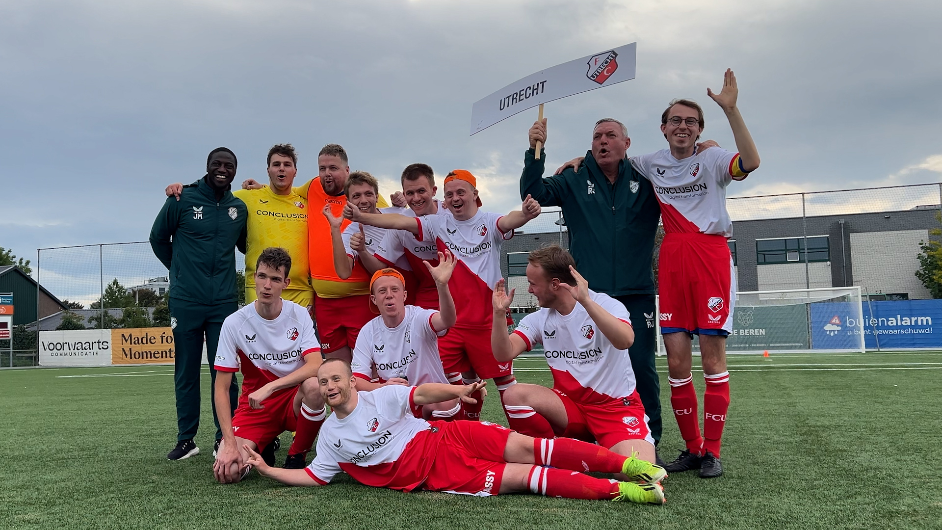 Ron Jans traint Houtense G-voetballers: 'Elke keer feest'