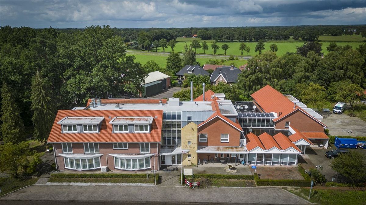 Gewraakte rechter in zaak asielhotel Albergen mag blijven