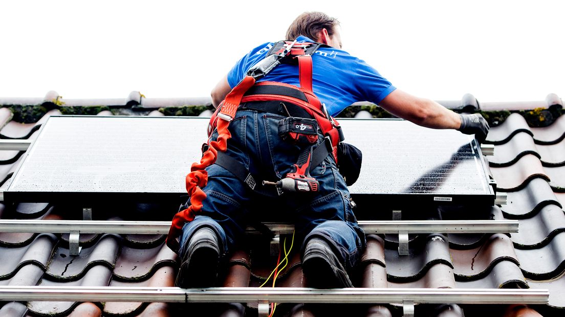 Mensen uit Alteveer kunnen gratis zonnepanelen krijgen (Rechten: ANP / Koen van Weel)