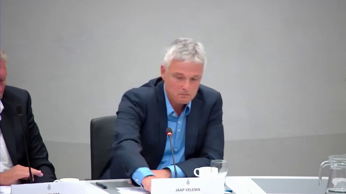 Een aangeslagen Jaap Velema in de Tweede Kamer