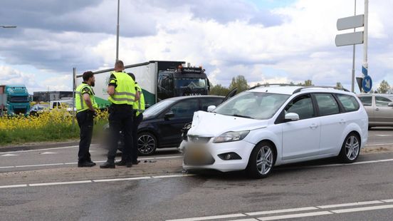 Harde botsing bij afrit A15