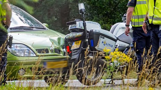 Motoragent gewond na aanrijding op N48 bij Zuidwolde. Motoragent gewond na aanrijding op N48 bij Zuidwolde.