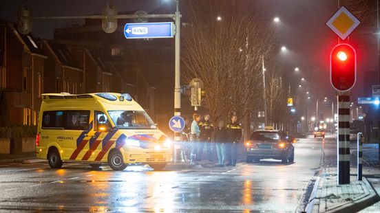 Fietser gewond door aanrijding met taxi in Assen. Fietser gewond door aanrijding met taxi in Assen.