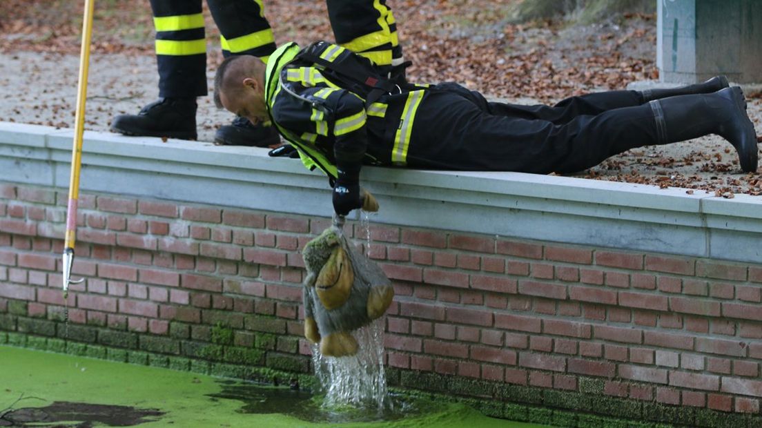 Verdronken knuffel gered