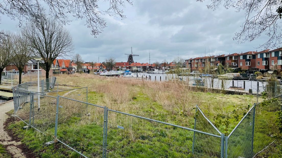 Braakliggende grond in de Schuttevaerhaven in Meppel