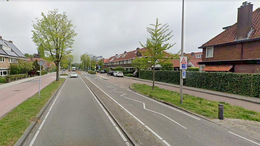 De lawaaiflitspalen komen op drie locaties te staan: de Wolgadreef, de Amsterdamsestraatweg en aan de Meester Tripkade.