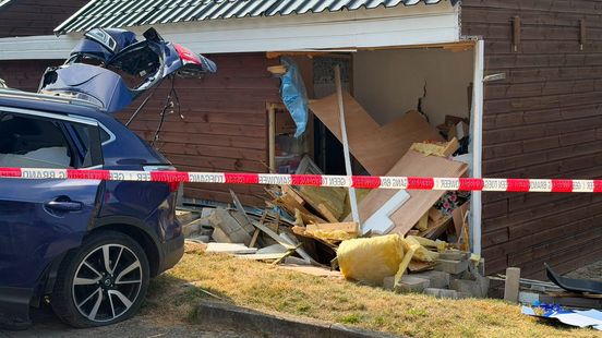 Automobilist rijdt door muur van schuur en wordt aangehouden Home