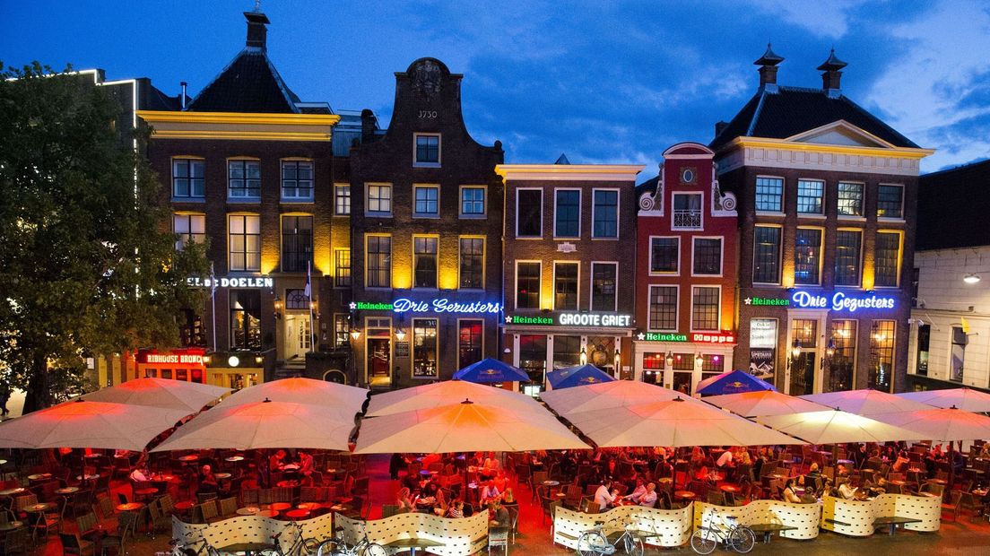 De gevels van De Drie Gezusters in Groningen vormen een bepalend beeld van de stad Groninger horeca.