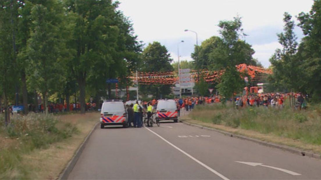 Arrestaties op 'Oranje-rotonde' Apeldoorn na waarschuwingen politie