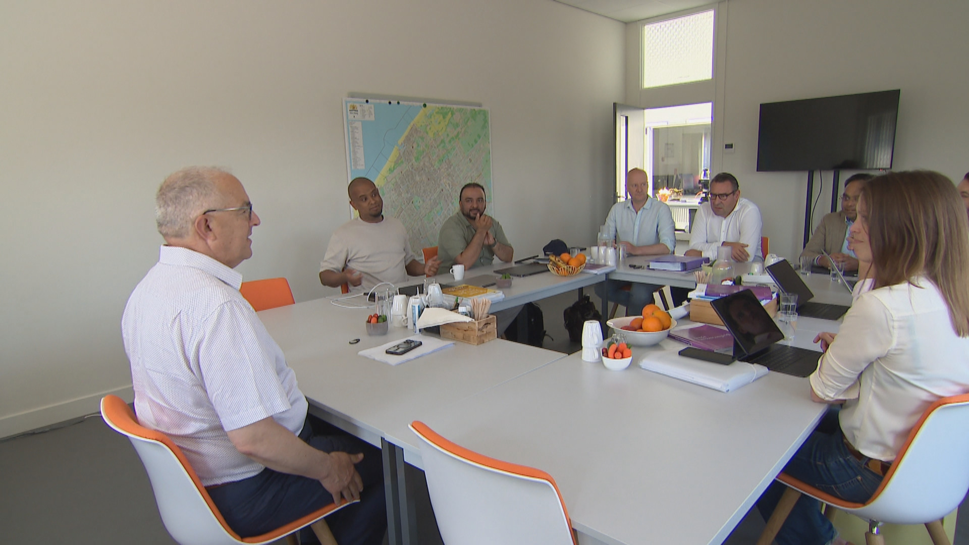 De Haagse onderhandelingstafel onder leiding van informateur Ahmed Aboutaleb