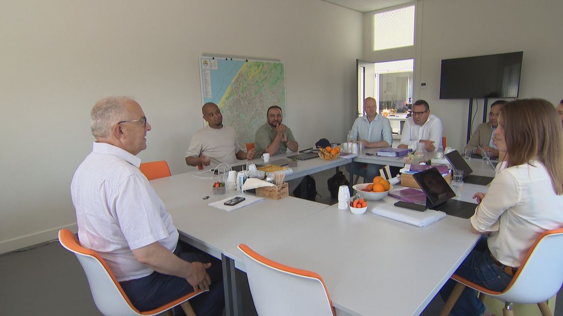 De Haagse onderhandelingstafel onder leiding van informateur Ahmed Aboutaleb