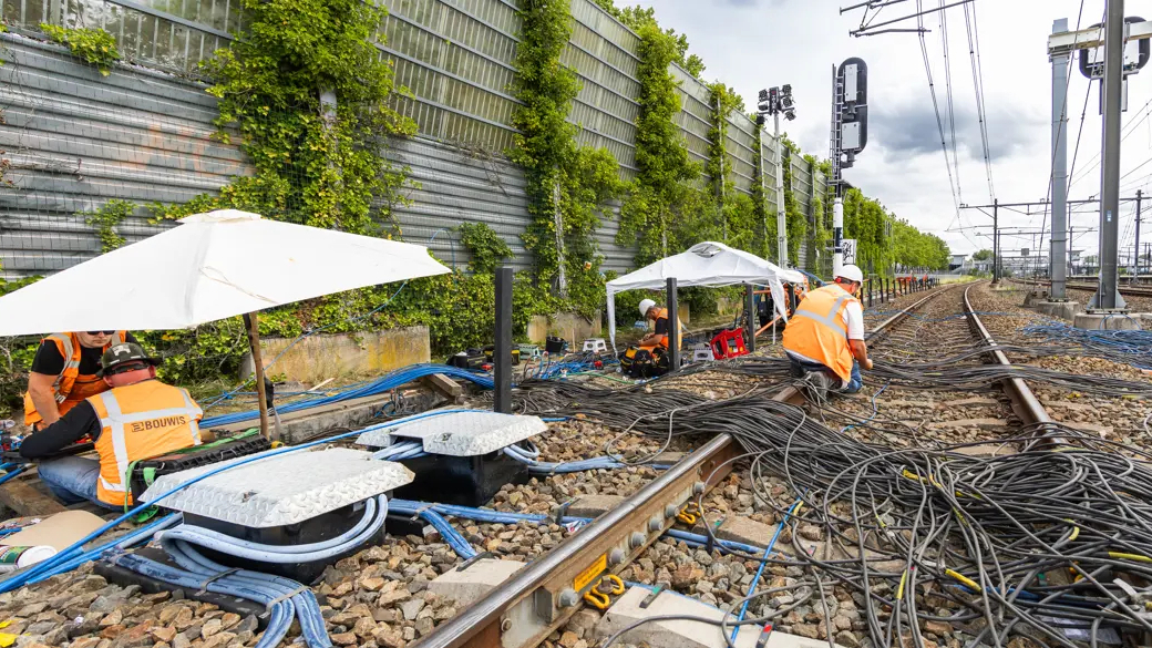 Herstelwerkzaamheden aan de spoorkabels in Rotterdam-Zuid