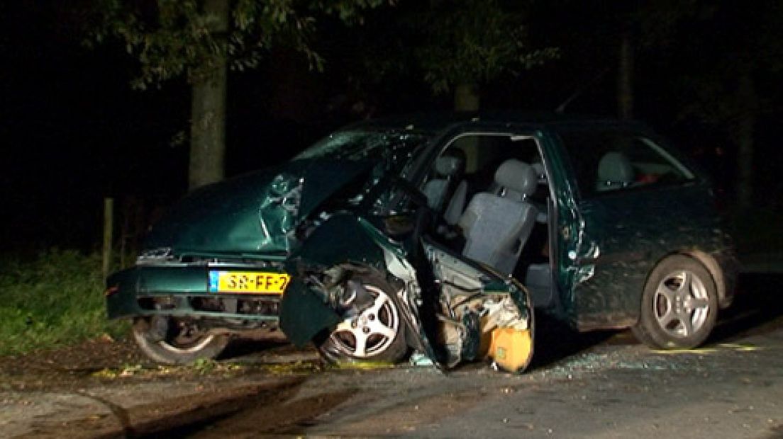 De automobilist die zondag zwaargewond raakte bij een eenzijdig verkeersongeval in Beesd, is in het ziekenhuis overleden.