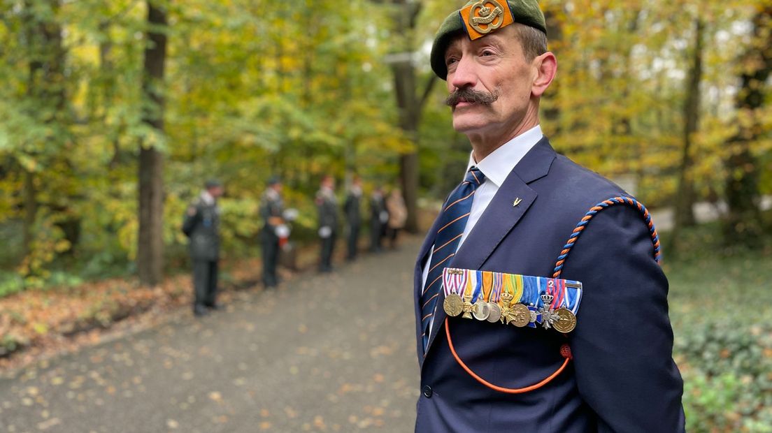 Militairen bewijzen verzetsheld Rudi Hemmes de laatste eer