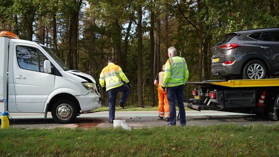 Vijf autos betrokken bij botsing op N48 Zuidwolde. Vijf autos betrokken bij botsing op N48 Zuidwolde.