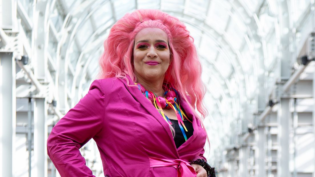 Janny Veenstra haar Drag Queen persoonlijheid 'Roze Rita'