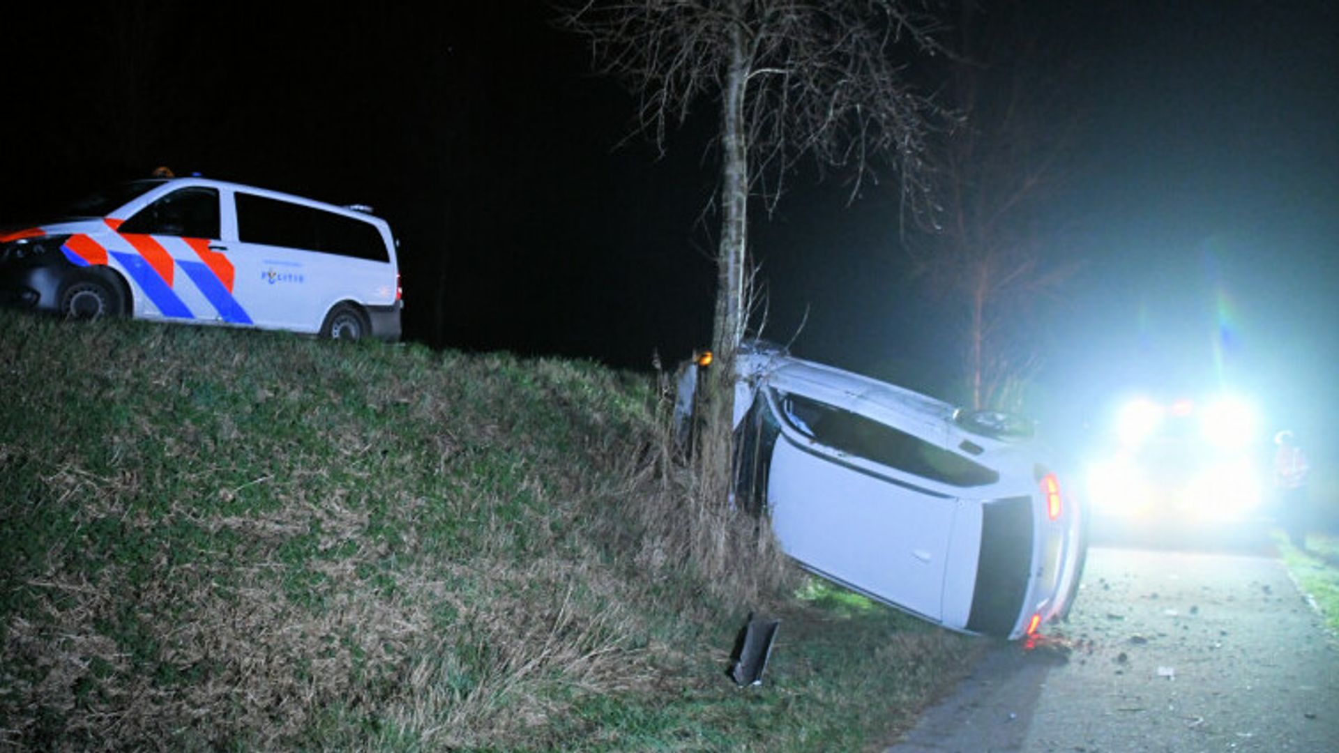 Auto Belandt Naast Dijk In Kortgene - Omroep Zeeland