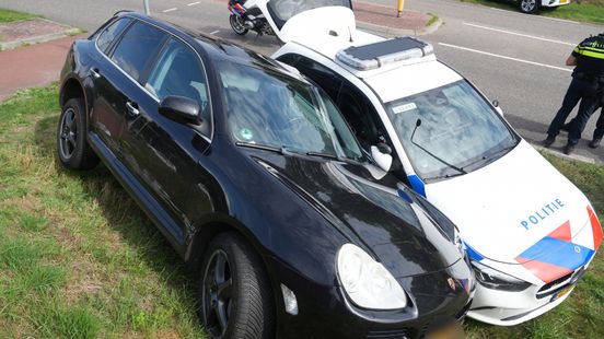 Bestuurder na negeren stopteken en achtervolging aangehouden in Meppel