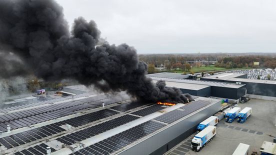 Zeer grote brand op industrieterrein in Barneveld