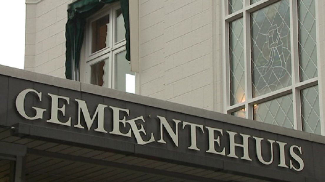 UBBERGEN - De laatste dozen met spullen uit het gemeentehuis van Ubbergen zijn donderdag naar Groesbeek gebracht.Door de fusie met Millingen aan de Rijn en Groesbeek is het gemeentehuis in Beek-Ubbergen overbodig geworden.