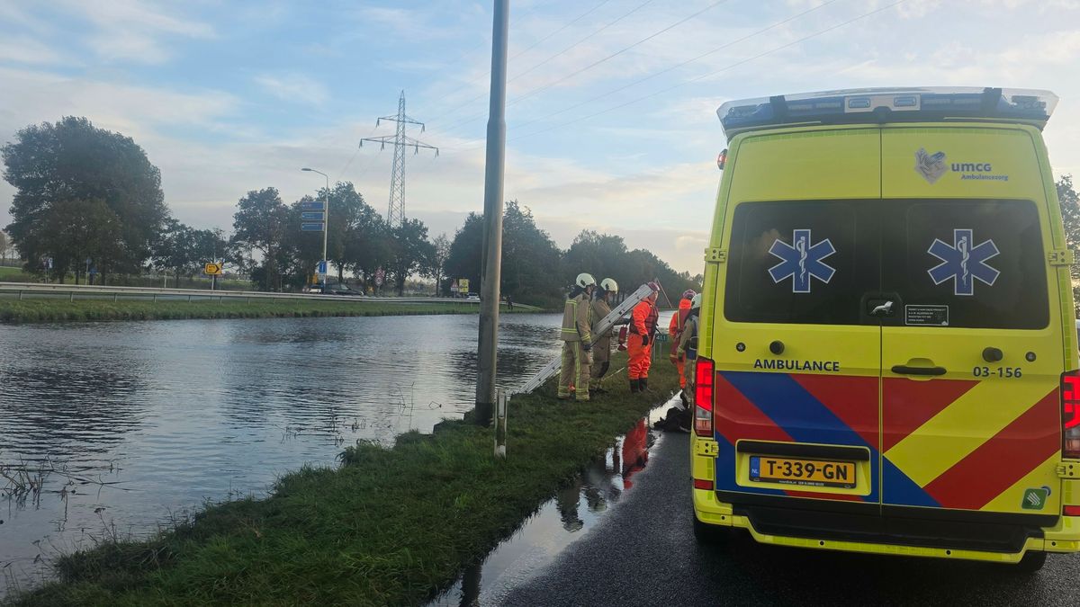 Auto te water tussen Meppel en Nijeveen