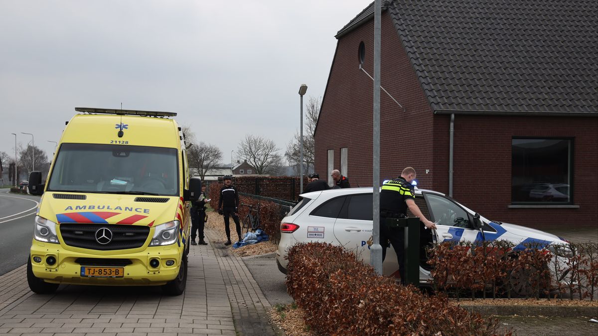 Wielrenner met spoed naar ziekenhuis na botsing