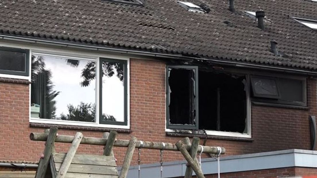 Scouting Roothaangroep in Doetinchem is zwaar gedupeerd door de uitslaande brand van maandagavond. De Saksische boerderij van de vereniging ging daarbij in vlammen op. 'Er is niets meer van over. Er staan alleen nog een paar muren overeind', treurt groepsvoorzitter Erik Groters.