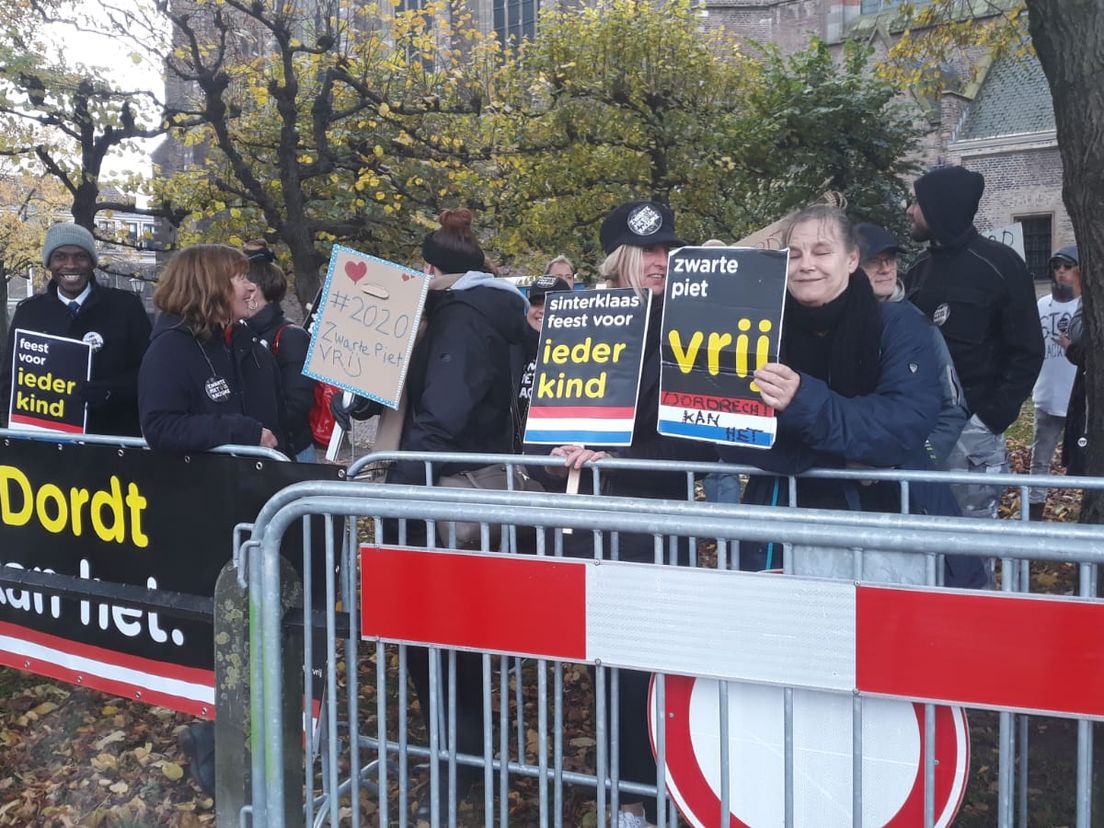 Kick Out Zwarte Piet demonstreert in Dordrecht