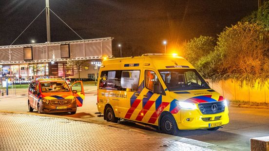 Vrouw klem tussen perron en trein, blijft ongedeerd