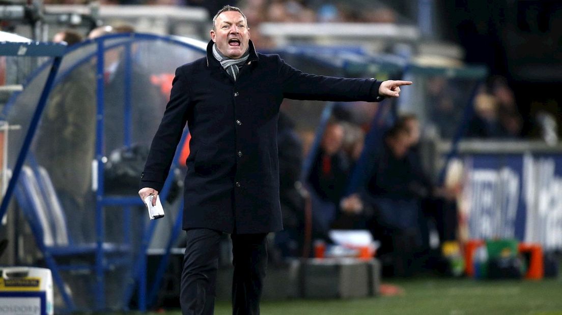Ron Jans langs de kant in Heerenveen