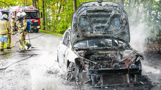 Auto gaat in vlammen op in Dalen Nieuws