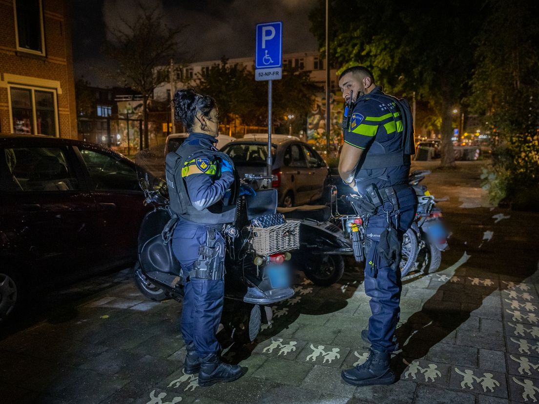 Het wapen werd gevonden in een mandje achterop een scooter.
