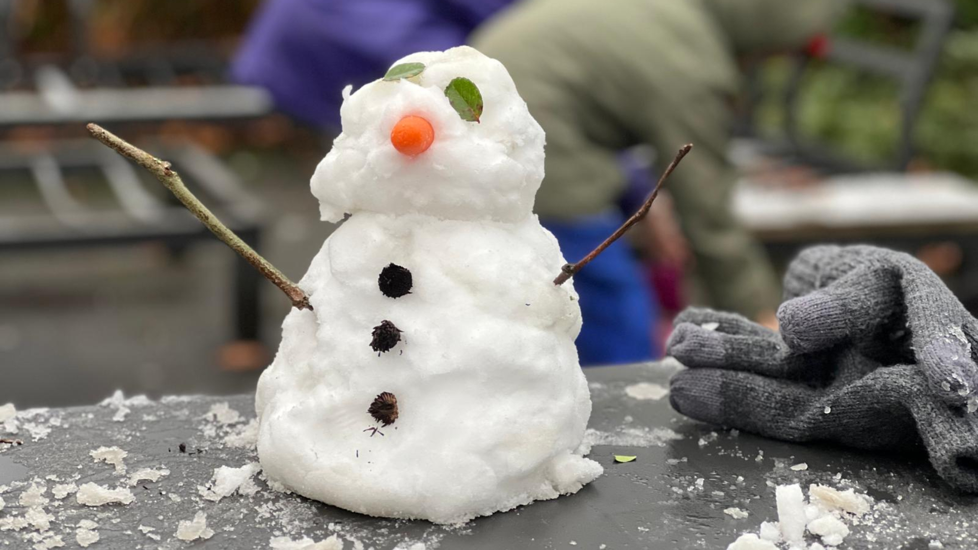 Kinderen in Barendrecht maakten deze sneeuwpop.