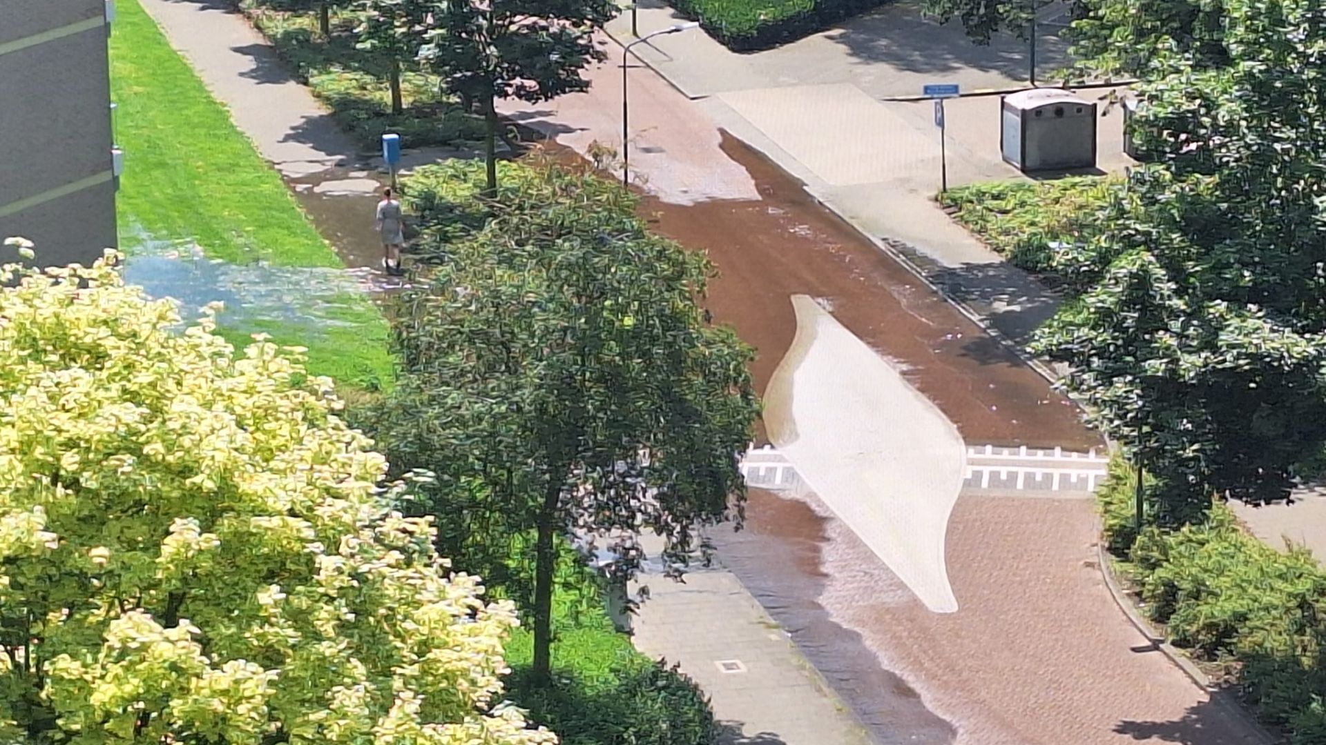Water stroomt uit flat in Veenendaal