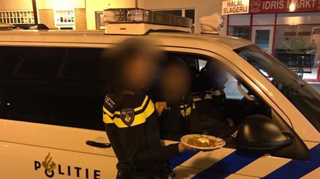 Warme nachtmaaltijd voor politie