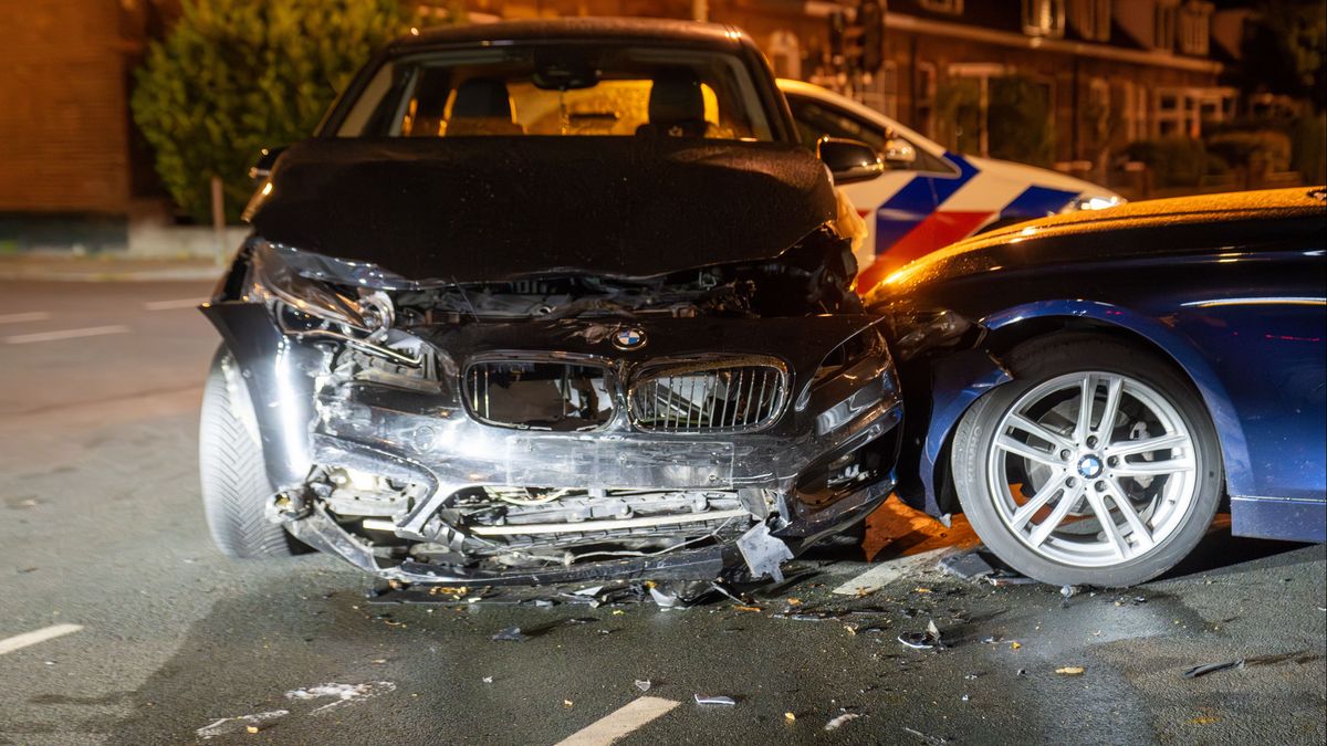 Twee gewonden bij nachtelijke botsing op beruchte kruising Deventer