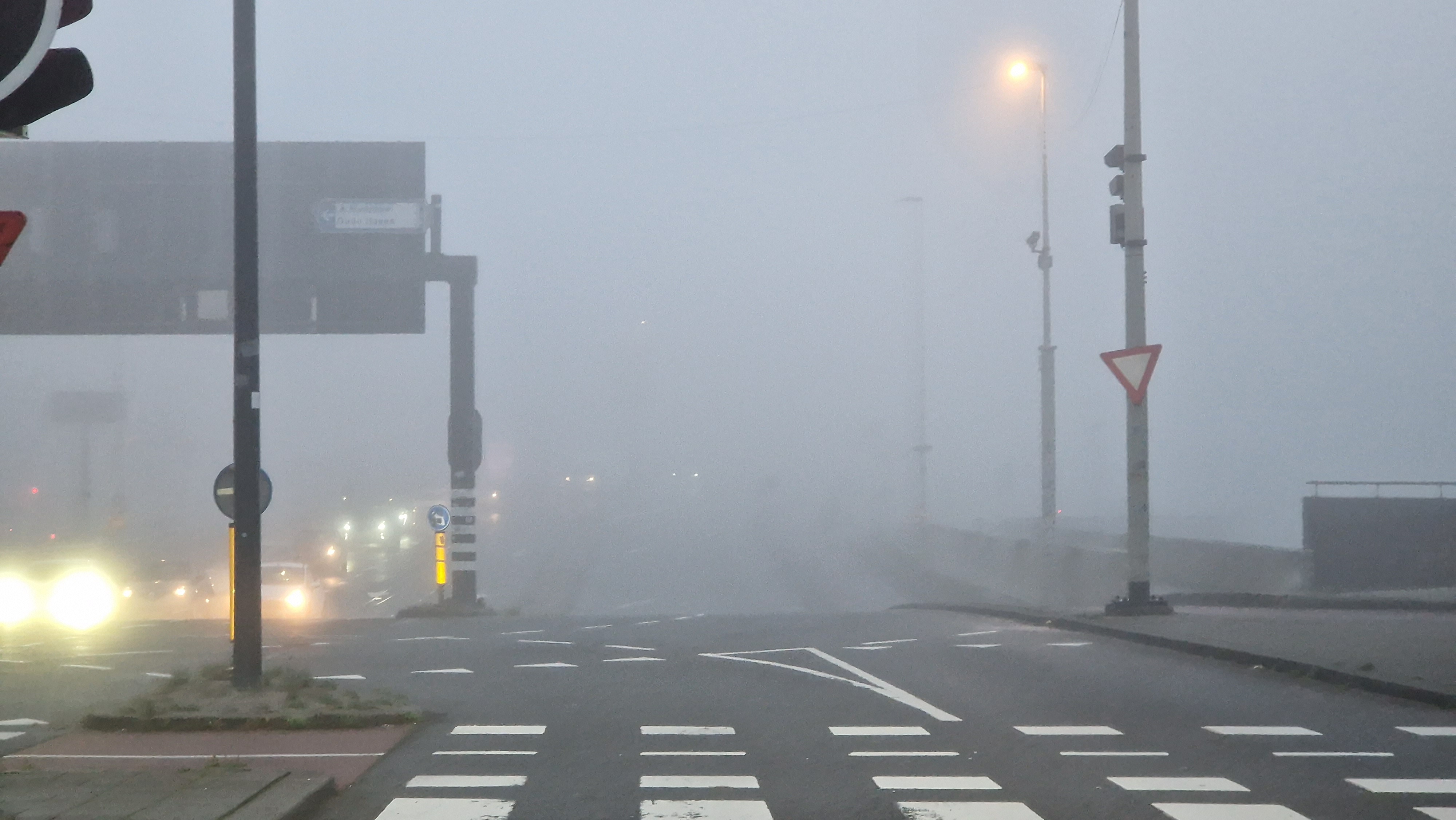 Veel Mist Die De Hele Ochtend Nog Blijft Hangen, 'zicht Tot 100 Meter ...