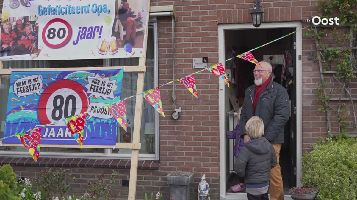 Mans de Lange verrast op 80-ste verjaardag