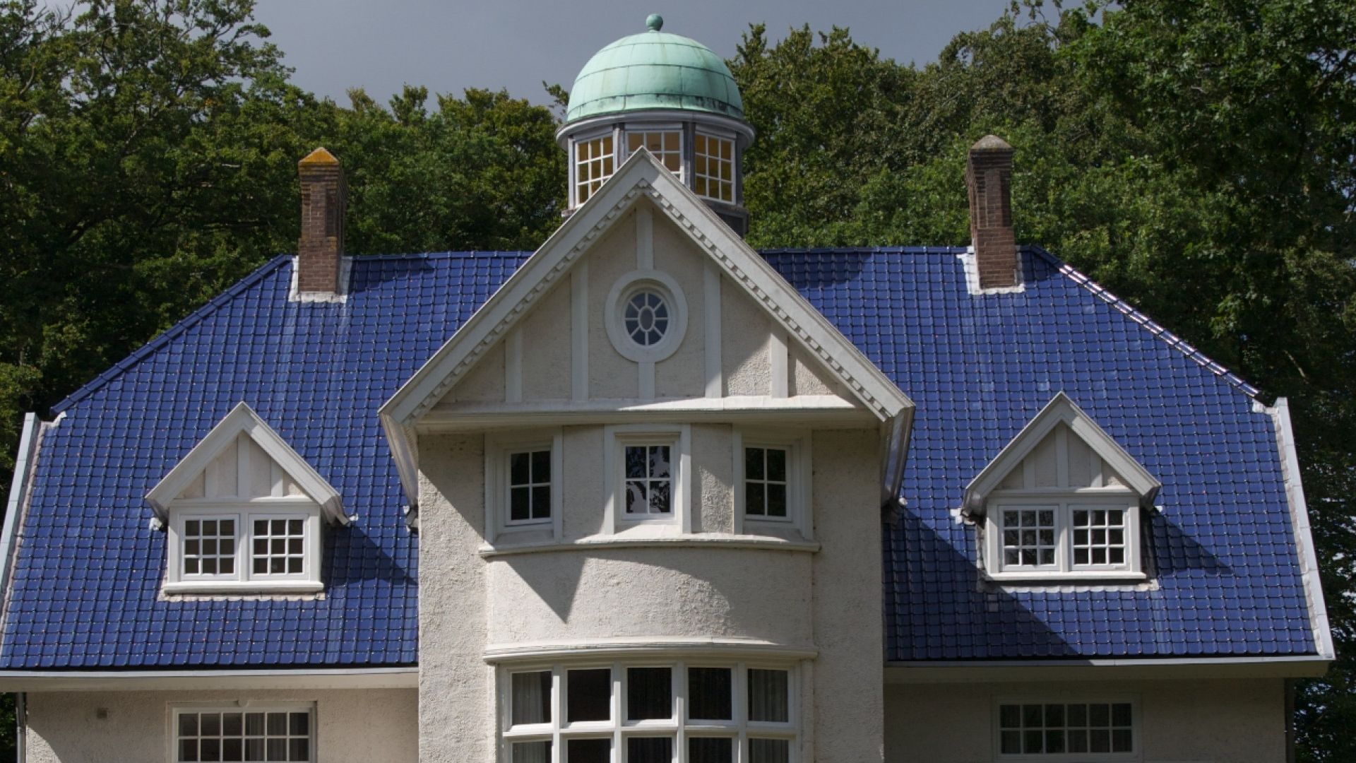 Huis met blauw dak: spookverhalen, heimwee naar zee en opvallende