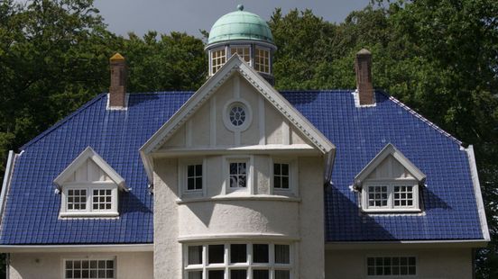 Huis met blauw dak: spookverhalen, heimwee naar zee en opvallende