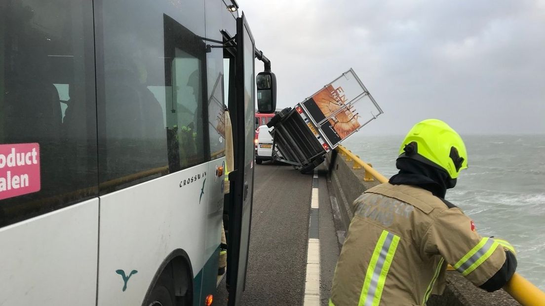 Zeelandbrug weer open na ongelukken