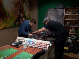 Schilderen en spelen in winkel in Goes, fantasy games populair in Zeeland