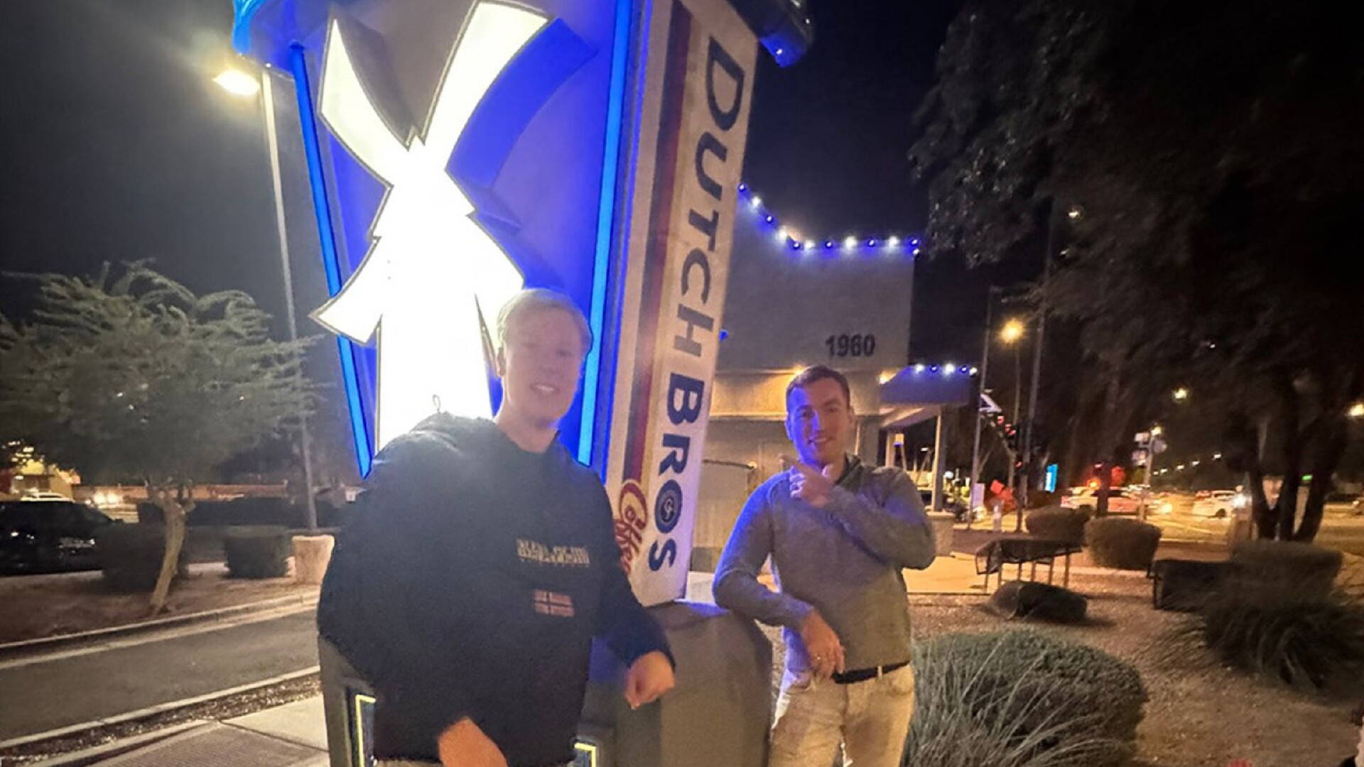 By in filiaal fan de kofjesaak Dutch Bros yn Amearika, oprjochte troch de bruorren Boersma