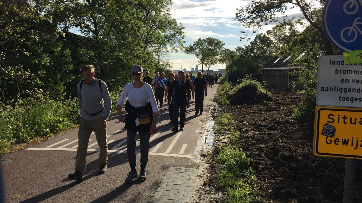 Wandelaars 11Stedentocht onderweg voor eerste dag Omrop Fryslân