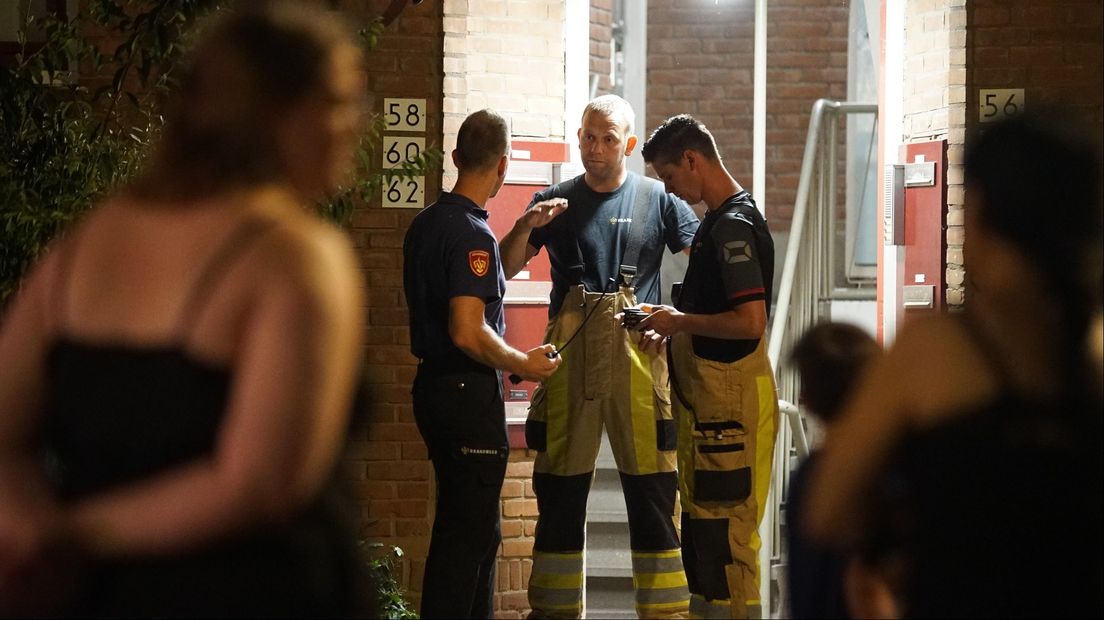 Flatbewoners deel van de nacht op straat vanwege gaslucht