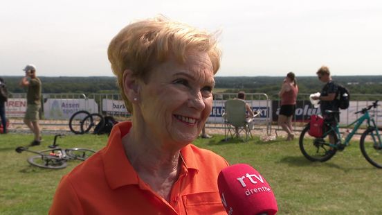 Mini Tour de France in Drenthe: Jeugdtour beklimt de steile VAM-berg