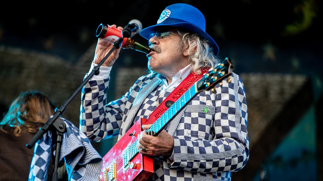 Bennie Jolink tijdens het vorige concert in Lochem.