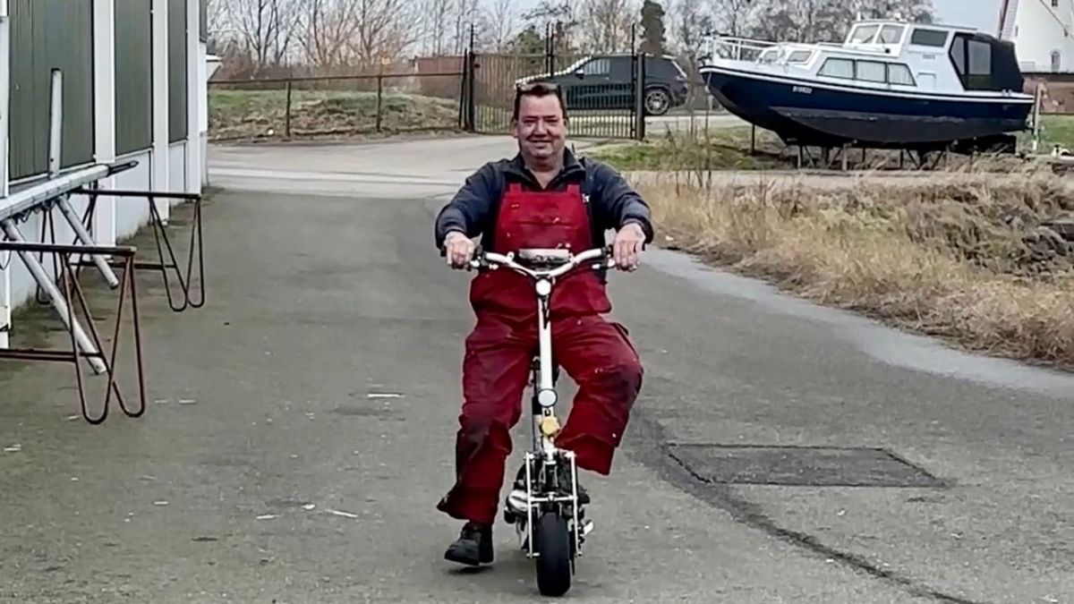 Kees sjeest rond op zijn verboden step: 'Als hij wordt ingenomen koop ik gewoon een nieuwe'